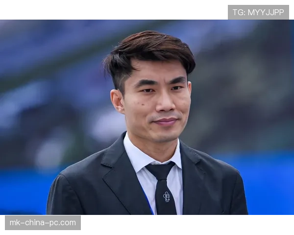 郑智中场分球如何撕扯防线?角色转型强化国脚比赛控制力 郑智中场分球如何撕扯防线?角色转型强化国脚比赛控制力